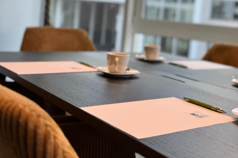 Fort- und Weiterbildung: Fachkräfte erweitern regelmäßig ihr Wissen zu fachlichen und rechtlichen Entwicklungen